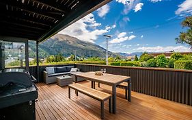 Views On Parry - Lake Hawea Holiday Home