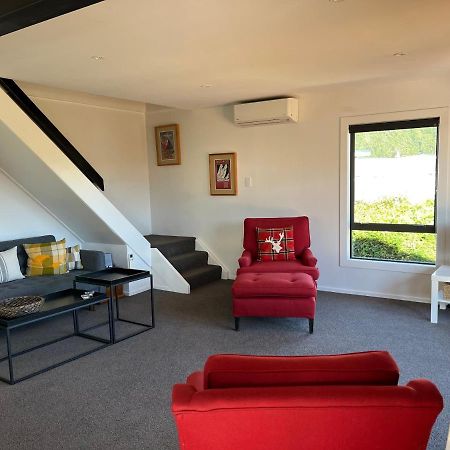 Views On Parry - Lake Hawea Holiday Home Exterior photo