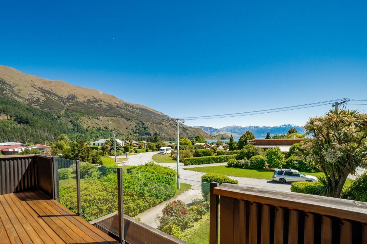 Views On Parry - Lake Hawea Holiday Home Exterior photo