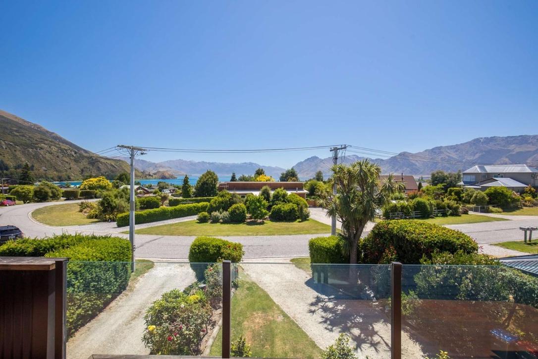 Views On Parry - Lake Hawea Holiday Home Exterior photo