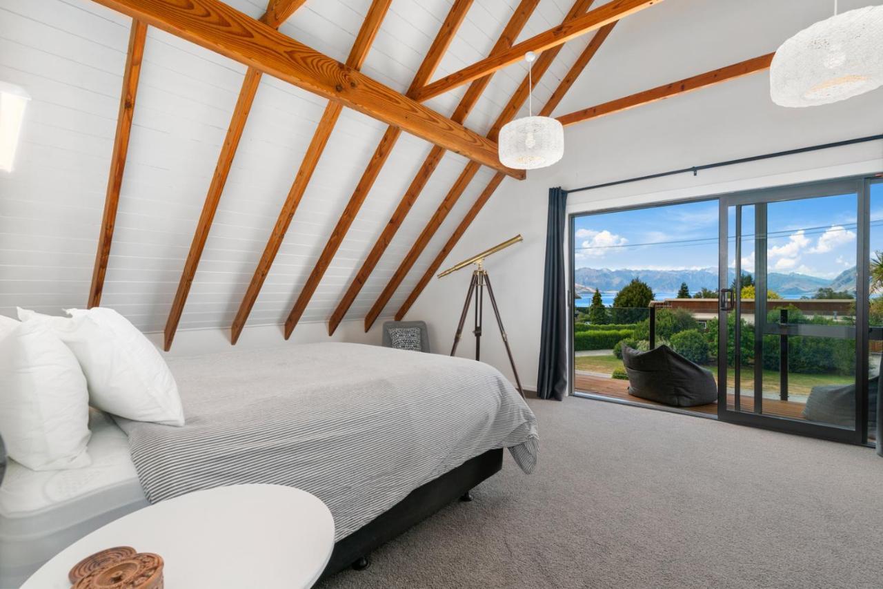 Views On Parry - Lake Hawea Holiday Home Exterior photo