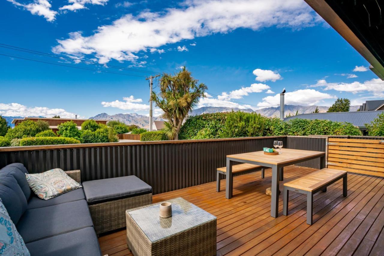 Views On Parry - Lake Hawea Holiday Home Exterior photo