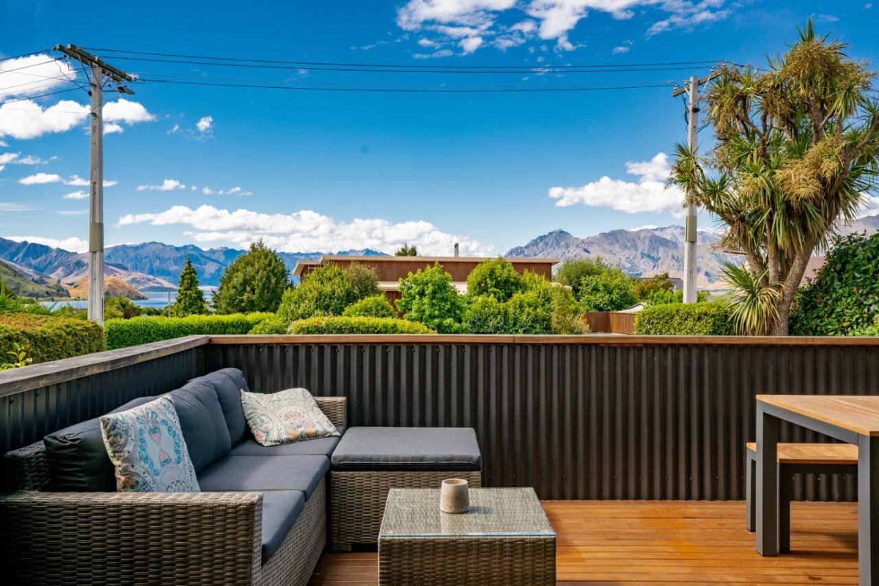 Views On Parry - Lake Hawea Holiday Home Exterior photo