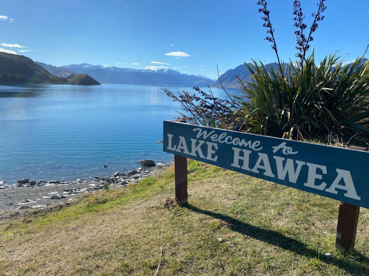 Views On Parry - Lake Hawea Holiday Home Exterior photo